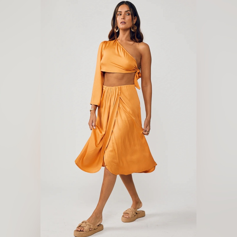 Rue stiic sundial silk cropped top, color tangerine, size small, brand new.